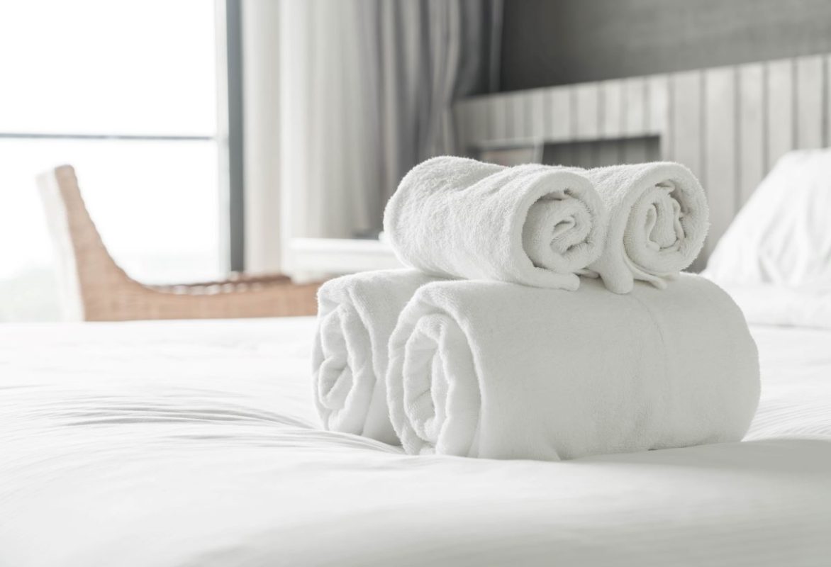 white towels bed decor